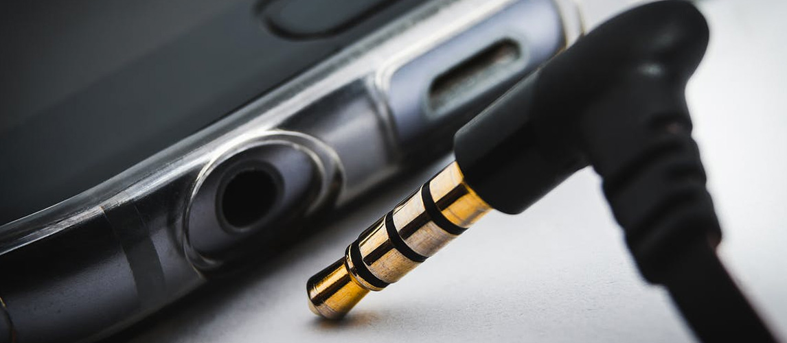 Best AUX Cables of 2022 [Buying Guide] Gear Hungry