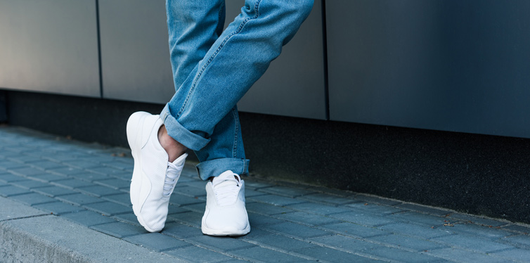 Guide to Maintaining and Cleaning White Sneakers - GearHungry