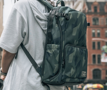 clamshell hiking backpack