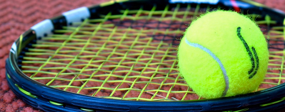 tennis racket on the ground 