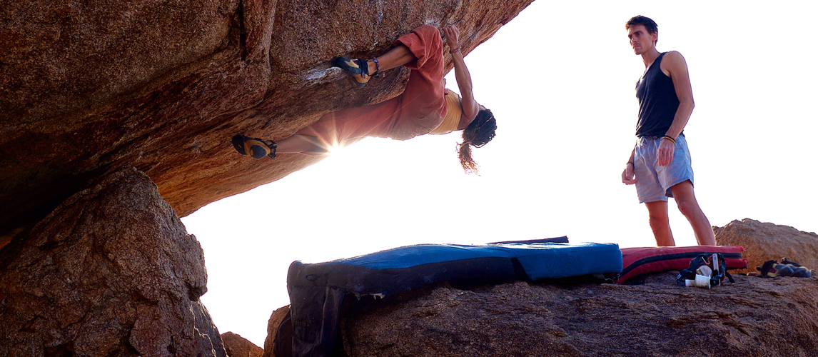 8 Best Bouldering Crash Pads In 2020 Buying Guide Gear Hungry