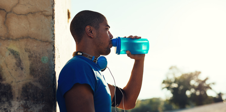 runner drinking water