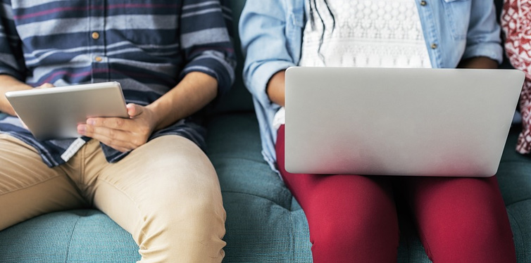 two people browsing the internet