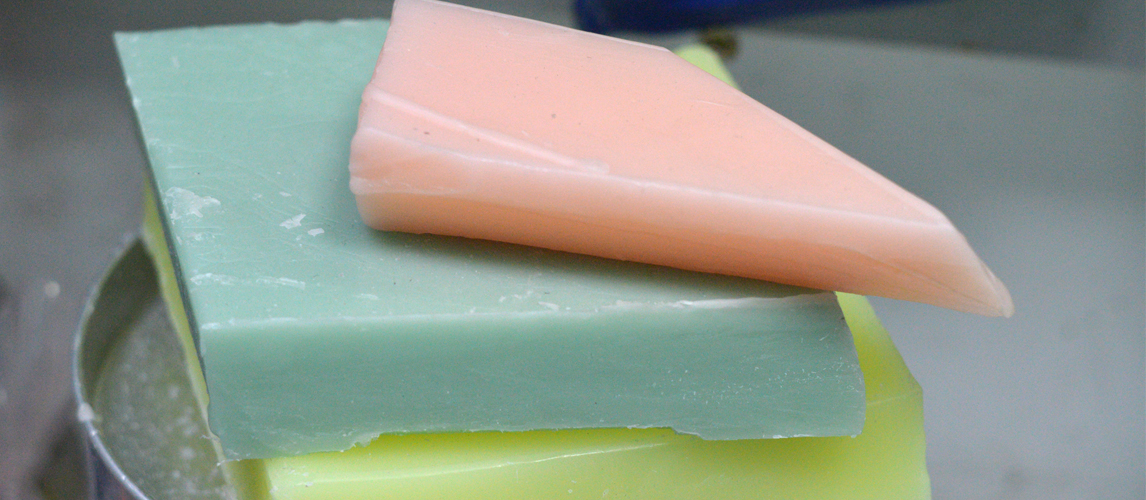 Best Snowboarding Waxes In 2022 [Buying Guide] Gear Hungry