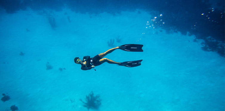 freediver swimming