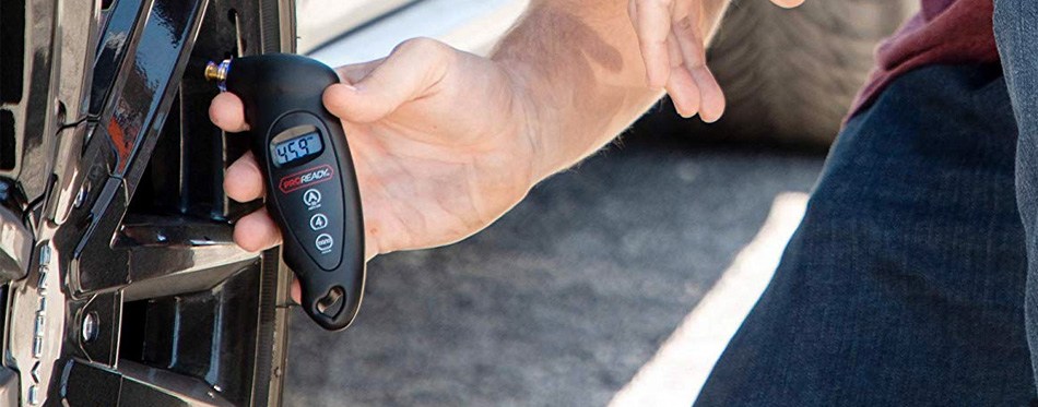 Best Tire Pressure Gauges In 2022 [Buying Guide] – Gear Hungry