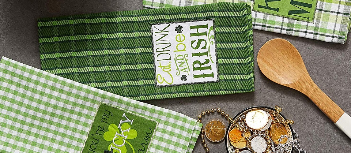 Multicolor BB2536SN Carolines Treasures Christmas Presents Between Friends Irish Setter Sticky Note Holder Multicolor BB2536SN Carolines Treasures Christmas Presents Between Friends Irish Setter Sticky Note Holder