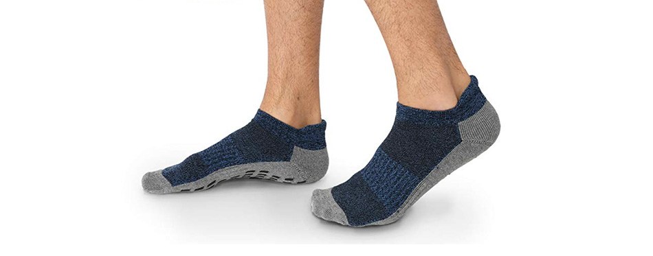 Best Yoga Socks For Men In 2022 [Buying Guide] – Gear Hungry
