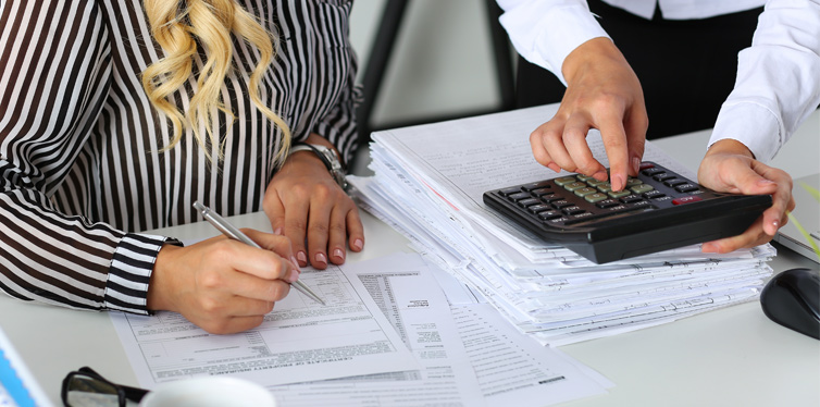 accountants counting income for tax