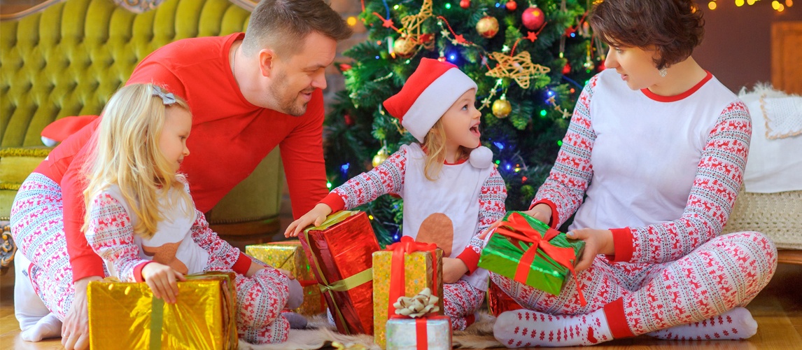 Best Christmas Pajamas In 2021 [Buying Guide] Gear Hungry