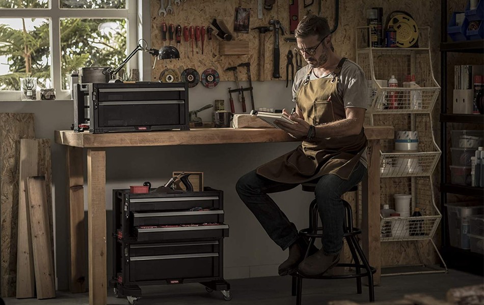 tool chest under in the workshop