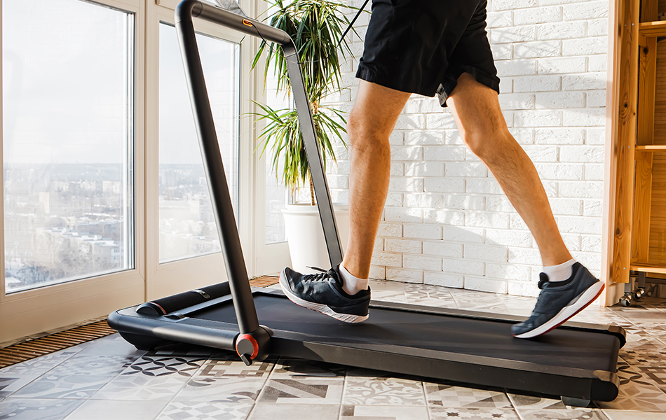 man jogging on the treadmill 