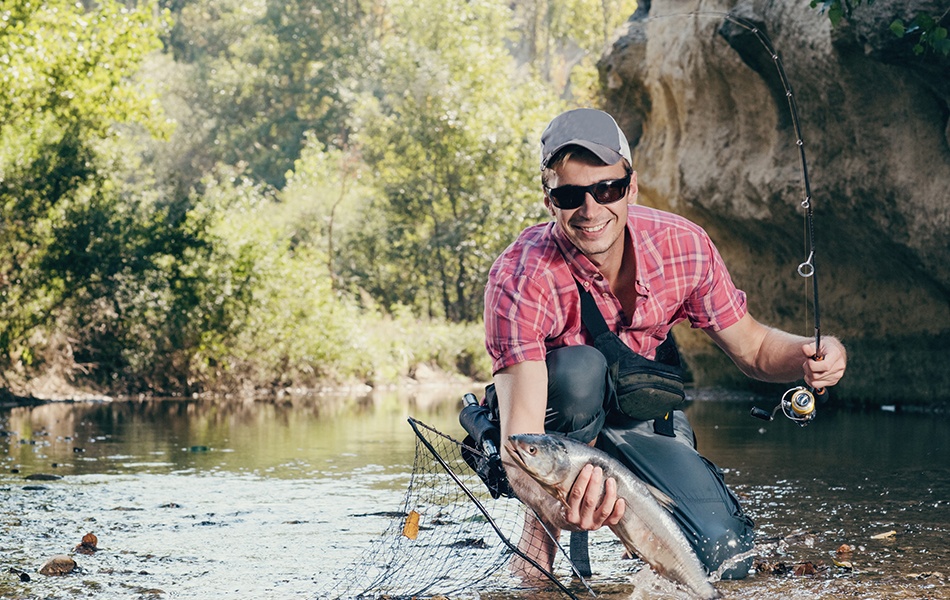 man wearing sunglasses for fishing 1