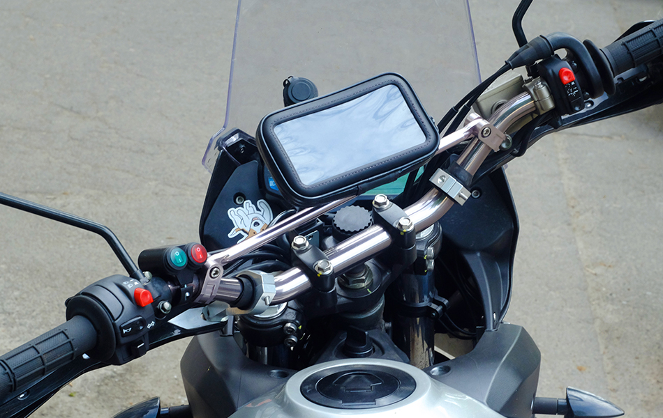 motorcycle with electronic dashboard gps