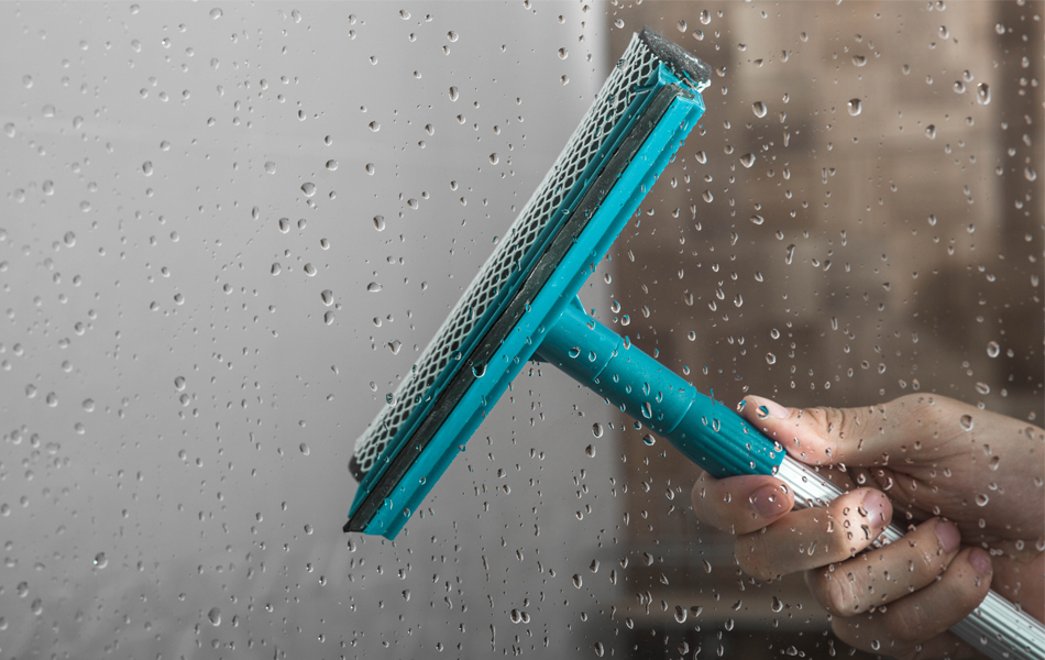 Best Shower Squeegees in 2022 [Buying Guide] Gear Hungry
