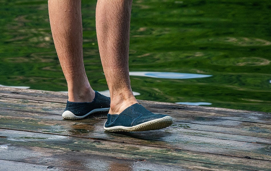 Fits Shoe Sizes 6-7 TEK GEAR Mens Adjustable Black WATER SHOES S NWOB 