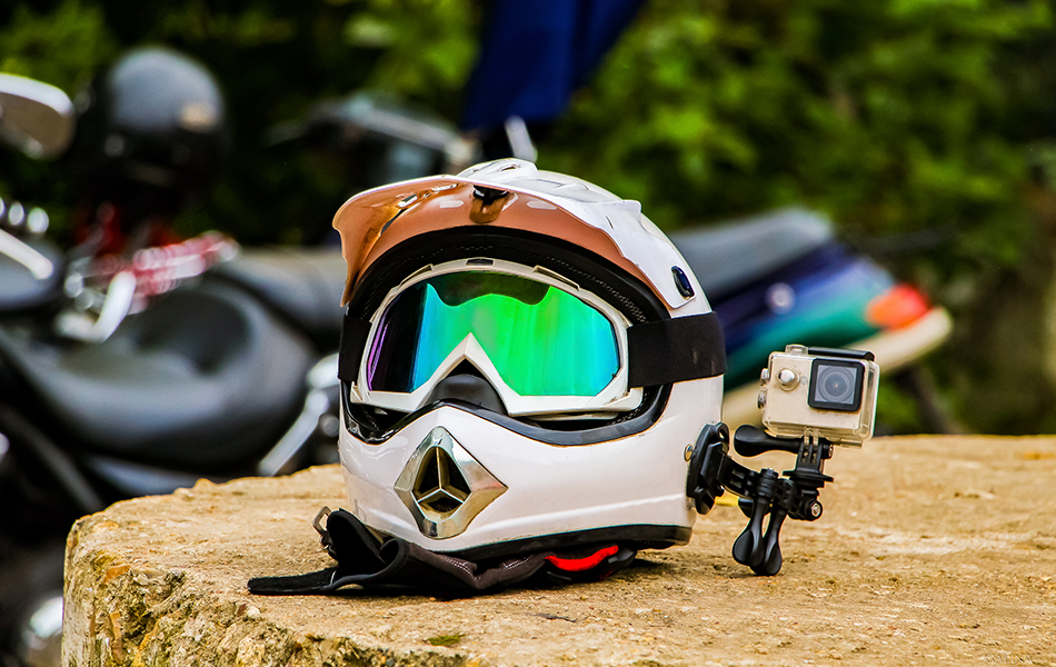 Best Motorcycle Helmet Cameras 2022 [Buying Guide] Gear Hungry