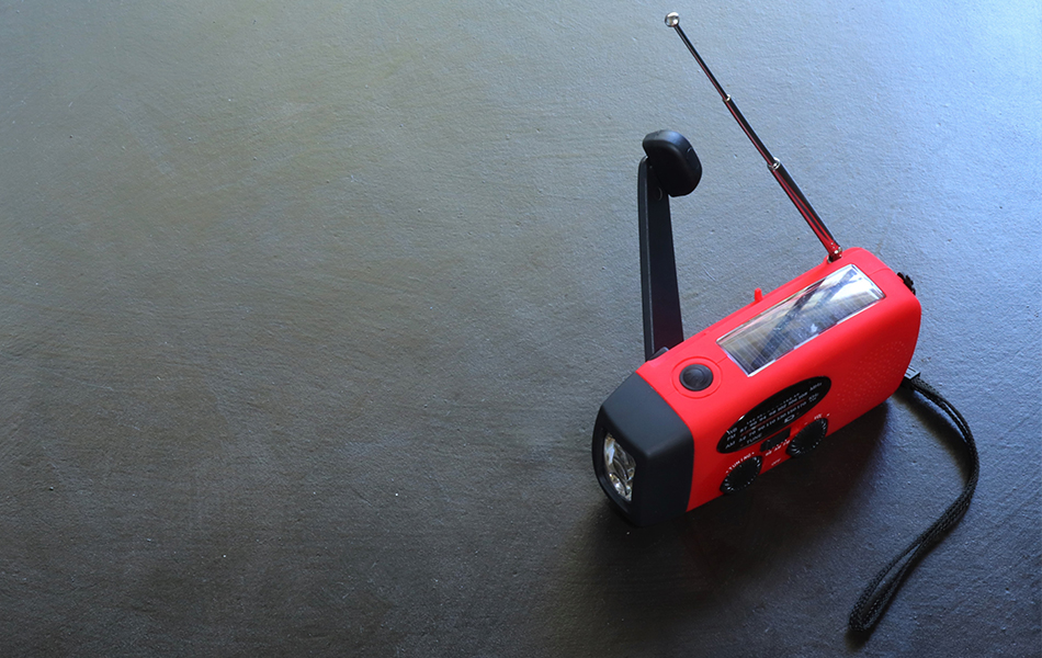 Best Hand Crank Flashlights In 2022 [Buying Guide] Gear Hungry