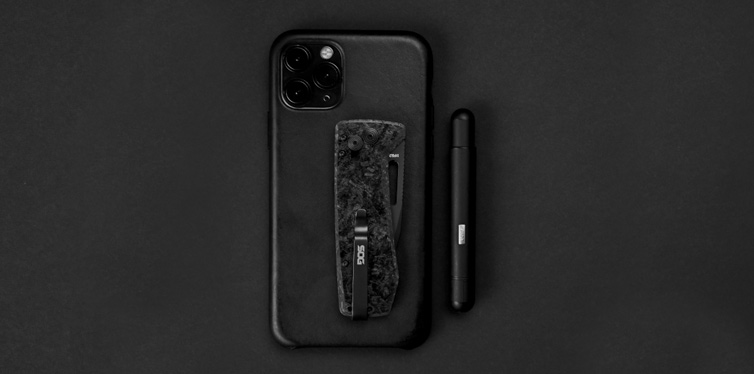 the sog ultra xr blackout knife