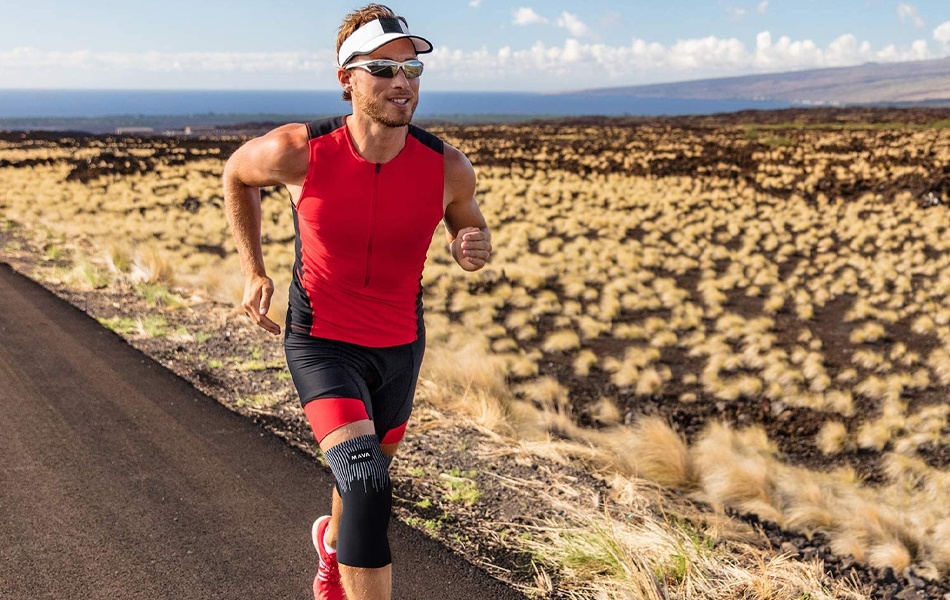 man wearing knee sleeve while running
