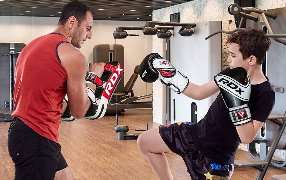 jung boy boxing with boxing gloves