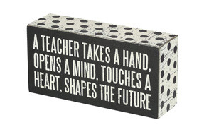 polka dot trimmed box sign – “a teacher shapes the future”