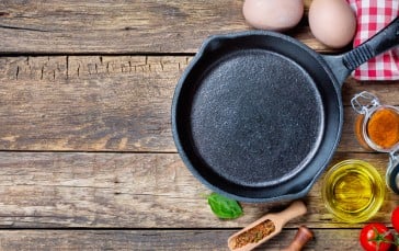 https://www.gearhungry.com/wp-content/uploads/bfi_thumb/best-cast-iron-skillet-header-6qymgrk61e28utaiakadup34trzqt9j0e03qvnh7p3i.jpg