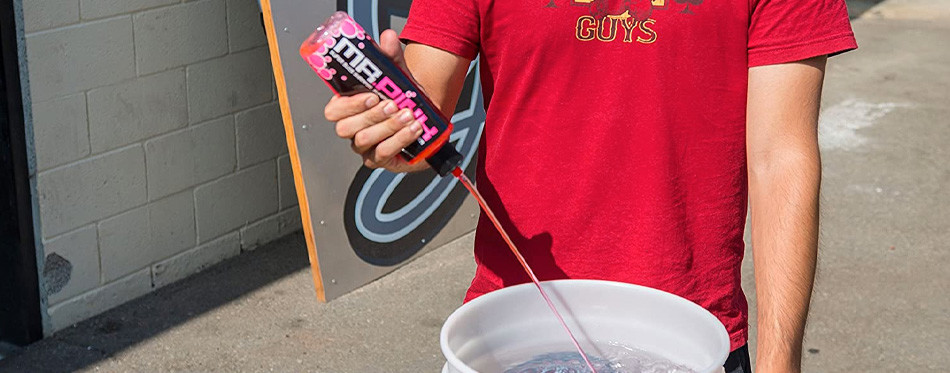 chemical guys mr. pink super suds shampoo & superior surface cleanser